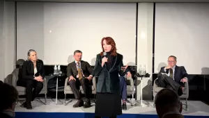 Meghan L. O'Sullivan opening the floor to a panel conversation featuring Fiona Hill, Dmytro Kuleba, Ian Bremmer and moderated by David Sanger.