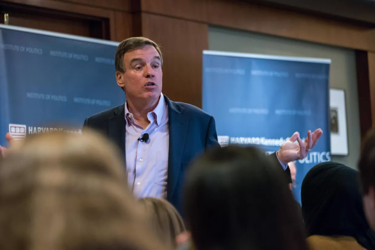 Senatorial Reflections: U.S. Senator Mark Warner speaks to students and faculty at a lunch event co-sponsored by the Belfer Center and the Institute of Politics. He discussed a range of critical issues currently of concern to the Senate.