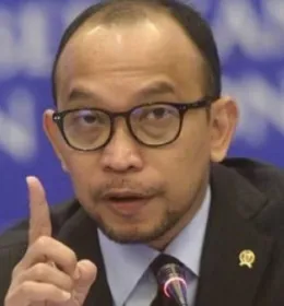 Headshot of Muhamad Chatib Basri