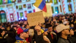 Venezuelans gather during a protest against deposed Venezuelan leader Nicolás Maduro in Madrid, Jan. 4, 2026. (AP Photo/Bernat Armangue)