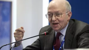 Martin Feldstein answers reporters' questions.