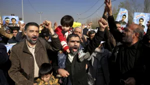 Iranian worshippers chant slogans during a rally against anti-government protestors after the Friday prayer ceremony in Tehran on Jan. 5, 2018 (AP Photo/Ebrahim Noroozi).