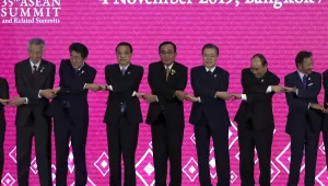 From left, Singapore's Prime Minister Lee Hsien Loong, Japanese Prime Minister Shinzo Abe, Chinese Premier Li Keqiang, Thailand Prime Minister Prayuth Chan-ocha, South Korean President Moon Jae-in, Vietnamese Prime Minister Nguyen Xuan Phuc and Brunei Sultan Hassanal Bolkiah join hands for a group photo at the Association of Southeast Asian Nations (ASEAN) Plus Three summit in Nonthaburi, Thailand on Nov. 4, 2019 (Aijaz Rahi/Associated Press).