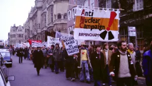 An anti-nuclear weapons protest march in, Oxford, England in 1980 (Kim Traynor/Wikimedia).