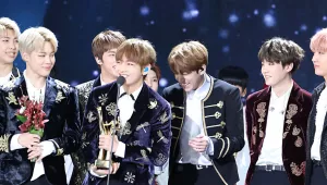 The K-pop group BTS receiving an award in Seoul in January 2017 (AJEONG_JM, Wikimedia/Creative Commons).