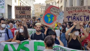 Students marching in Milan