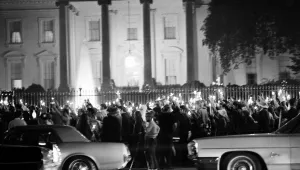 peace marchers pass shoulder to shoulder in front of the White House