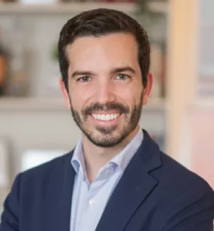 Headshot of Gonzalo Arana