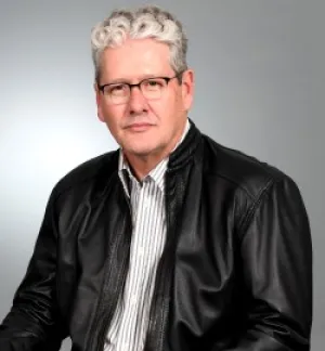 Headshot of Anthoni van Nieuwkerk 