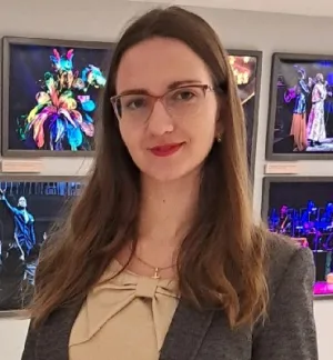 Ana Florescu-Ciobotaru headshot