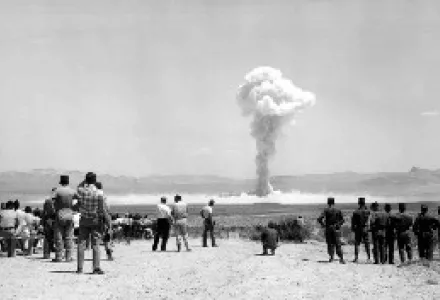 What Makes Vulnerable States Decide For or Against Nuclear Weapons?