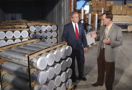 ORNL's Jon Kreykes briefs President Bush on Libya's nuclear weapons production equipment sent to Oak Ridge.