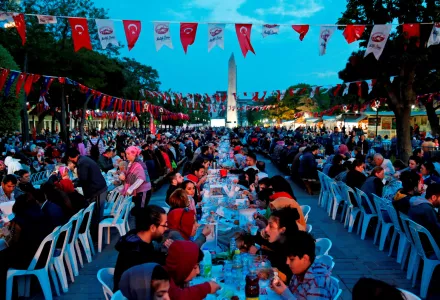 People break their fast in the historic Sultanahmet district of Istanbul, Saturday, May 27, 2017 on the first day of the fasting month of Ramadan.