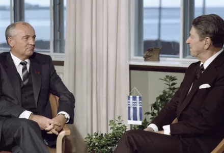 Mikhail Gorbachev and Ronald Reagan meeting in Reykjavik in 1986. 