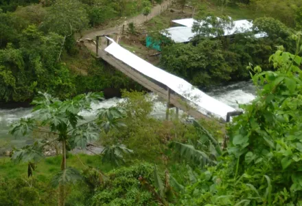 Informal border crossing between Colombia and Ecuador