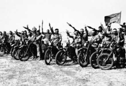 Iranian Revolutionary Guards & volunteer tank hunters give victory signs on the southern front of the Iran-Iraq War, Dec. 1982. On motorcycles & armed with Soviet-made rocket-propelled grenades,they were a fast, highly-mobile force against Iraqi armor.