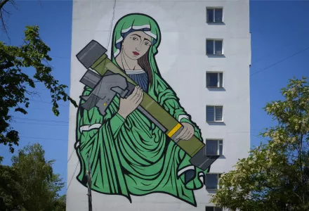 A building in Ukraine with an image of Mary holding a Javelin anti-tank missile system
