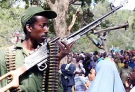 An Ethiopian soldier is seen in Kismayu, Somalia, Jan 2, 2006. Eight months after the UN-backed government supported by troops from Ethiopia rolled into Mogadishu promising peace, divisions over clan, politics, and power were stronger than ever.