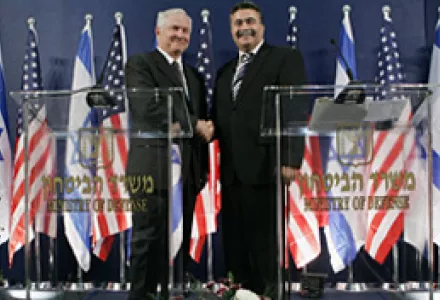 US Defense Secretary Robert Gates, left, and Israeli Defense Minister Amir Peretz, right, met earlier this year to discuss the standoff with Iran over its nuclear program.