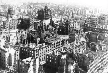 Dresden 1945: View from the town hall tower over the destroyed city. 