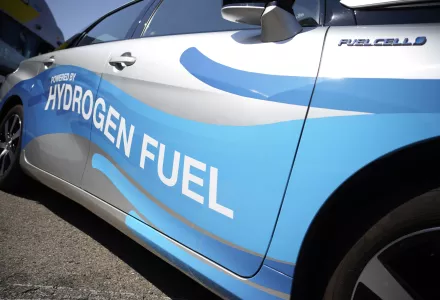 Photo of a car with Hydrogen Fuel written on the side.