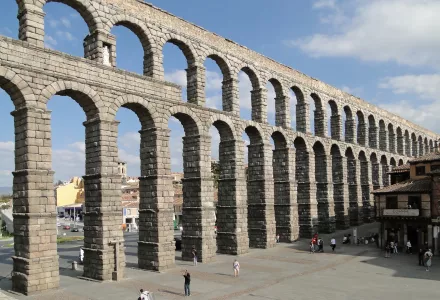 The Roman Aqueduct of Segovia, located in the city of Segovia, Spain.  (Bernard Gagnon / CC BY-SA 3.0)