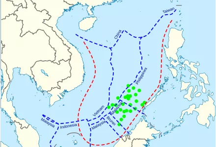 China's maritime claim (red) and UNCLOS exclusive economic zones (blue) in the South China Sea.