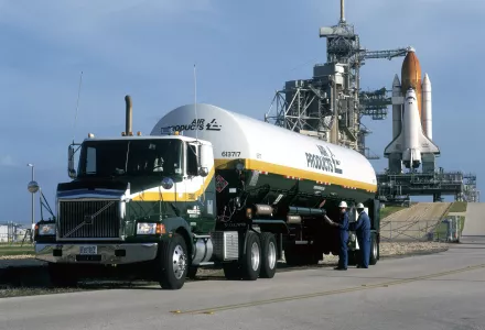 A tanker truck delivers liquid hydrogen to NASA’s Kennedy Space Center, September 1997.