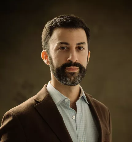 Julian Gewirtz Headshot