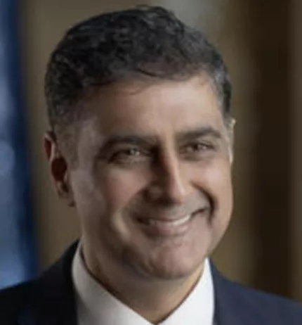 Salmaan Keshavjee Headshot