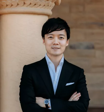 Ethan Lee Headshot