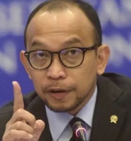 Headshot of Muhamad Chatib Basri